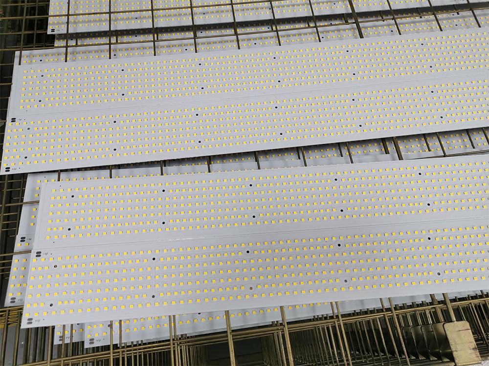 LED照明贴片加工